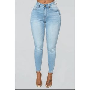 FASHION NOVA WALK THAT WAY ANKLE JEANS LIGHT BLUE